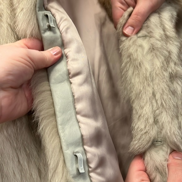 Vintage Saga Fox cozy lux fluffy fur coat - Picture 13 of 16
